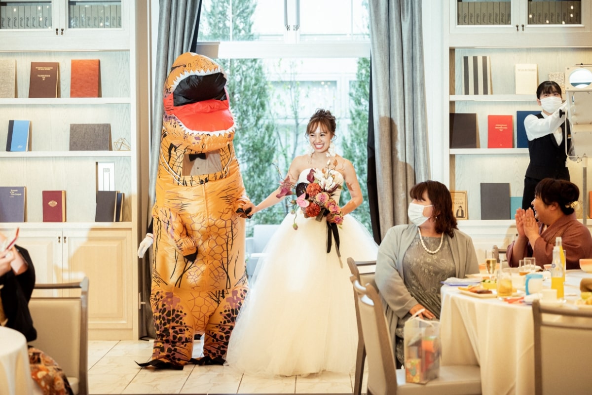 思わず写真を撮りたくなる結婚式の再入場シーン